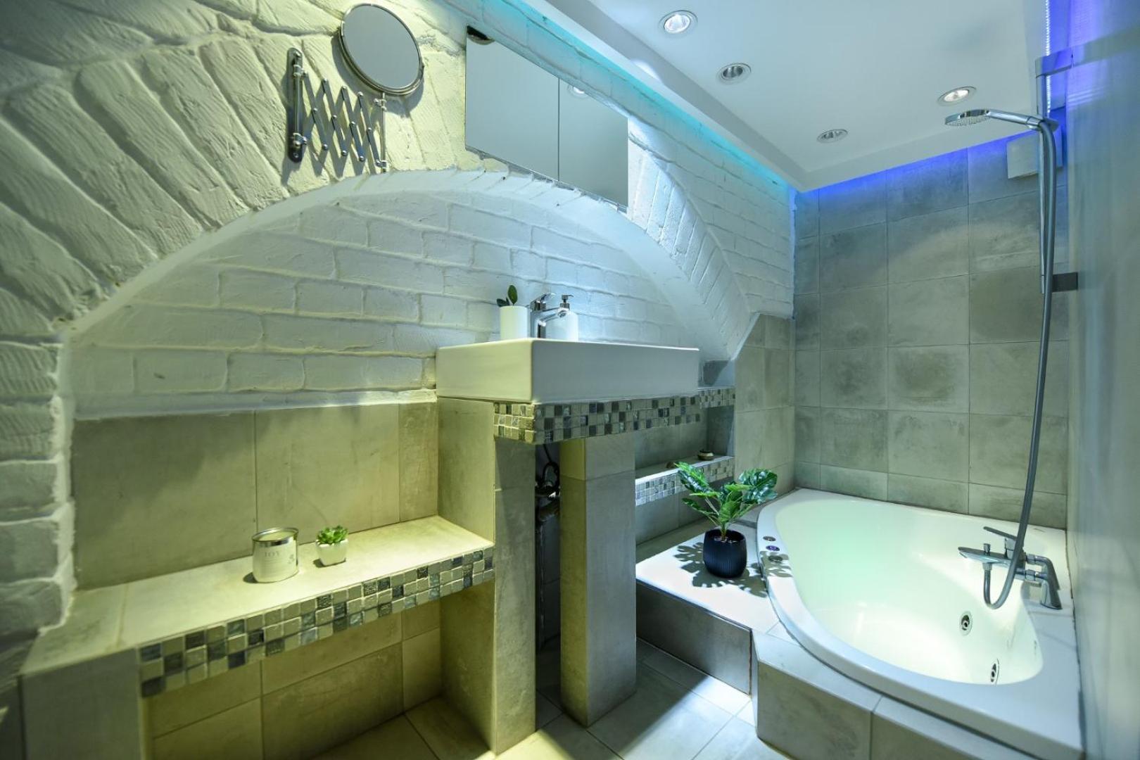 Central Comfort - Duplex-Style Studios On Regina Elisabeta Bukares Bagian luar foto