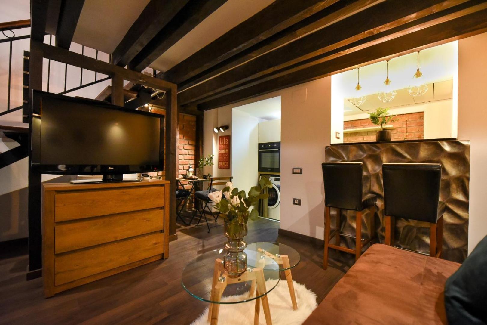 Central Comfort - Duplex-Style Studios On Regina Elisabeta Bukares Ruang foto