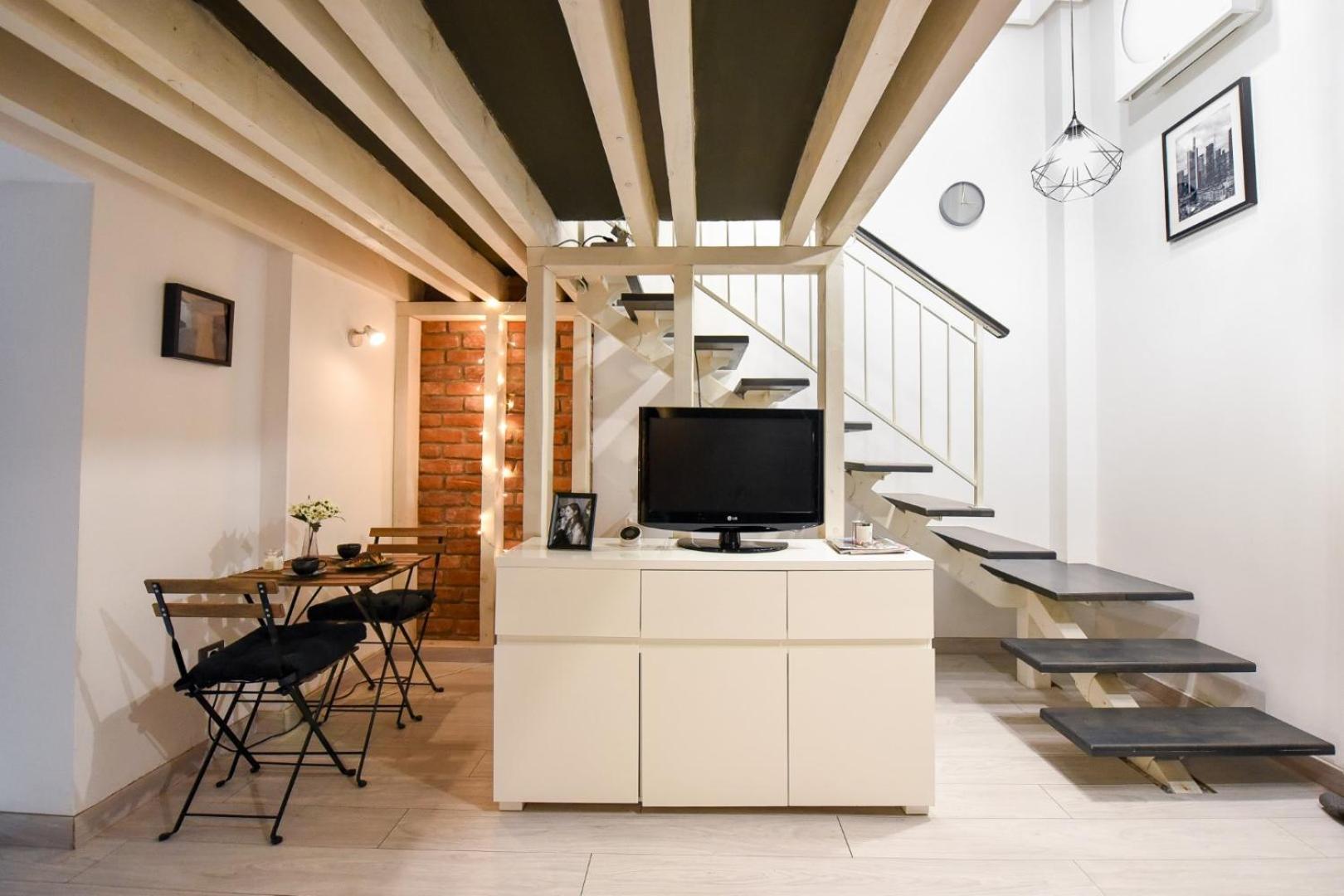 Central Comfort - Duplex-Style Studios On Regina Elisabeta Bukares Ruang foto