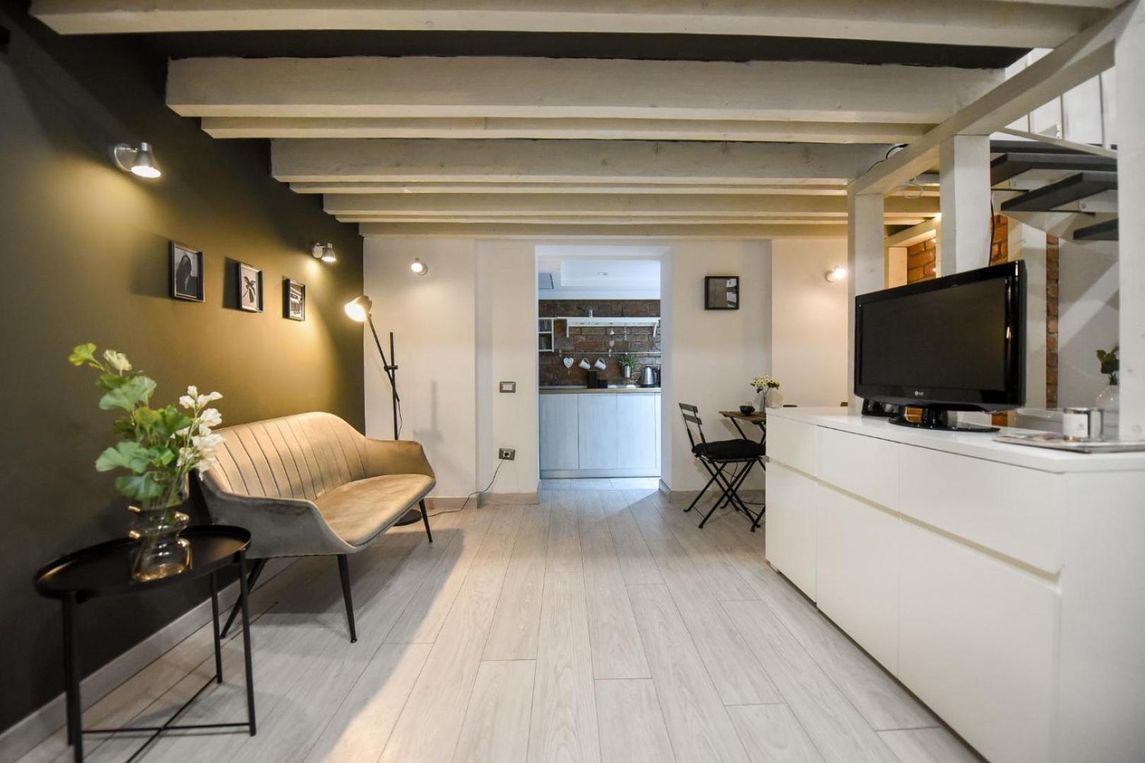 Central Comfort - Duplex-Style Studios On Regina Elisabeta Bukares Ruang foto